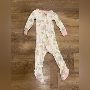 TBBC Noelles Night Night Footed Sleigh Bells & Pastels